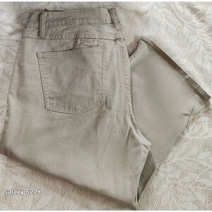 W2  Riders by Lee stone colored mid rise Capris